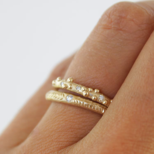 Granule gold ring with diamonds