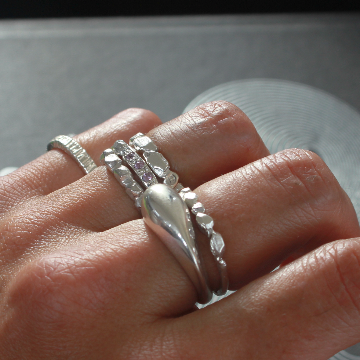 Low profile geo ring