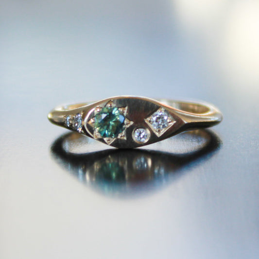 Misfit Signet Ring Parti sapphire