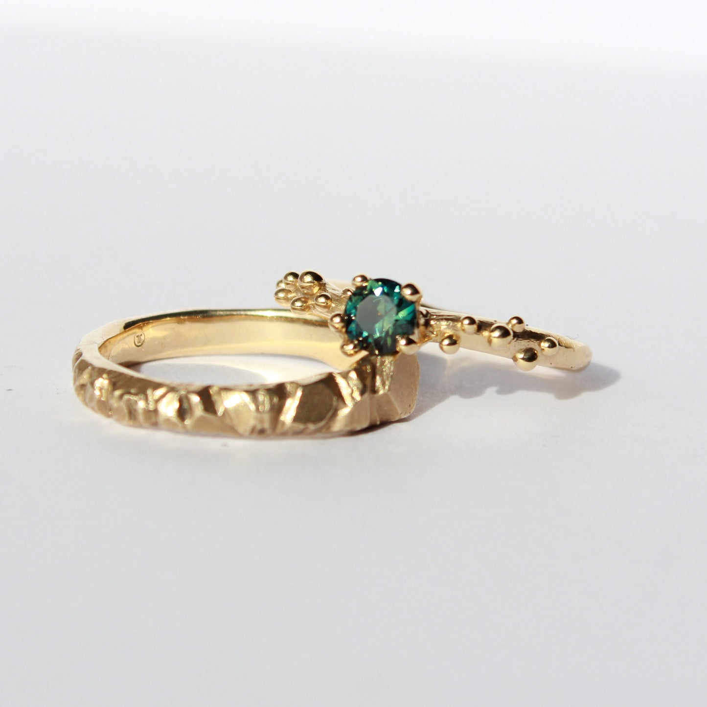 Parti Sapphire gold granule ring