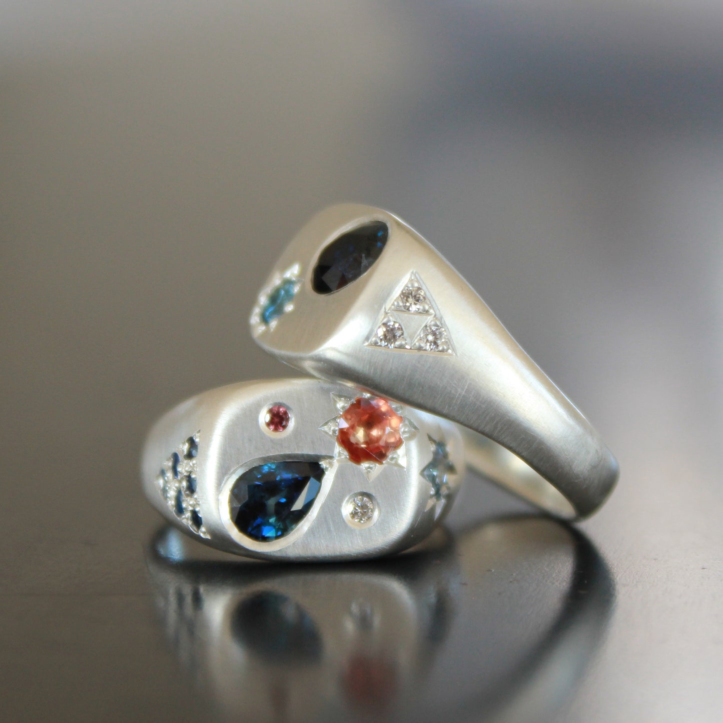 Pear Sapphire tapatoru Signet ring