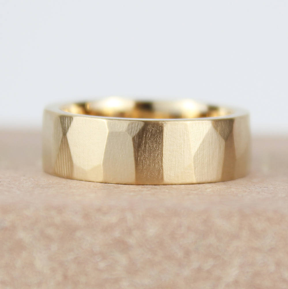Subtle Facet Unisex Wedding Band