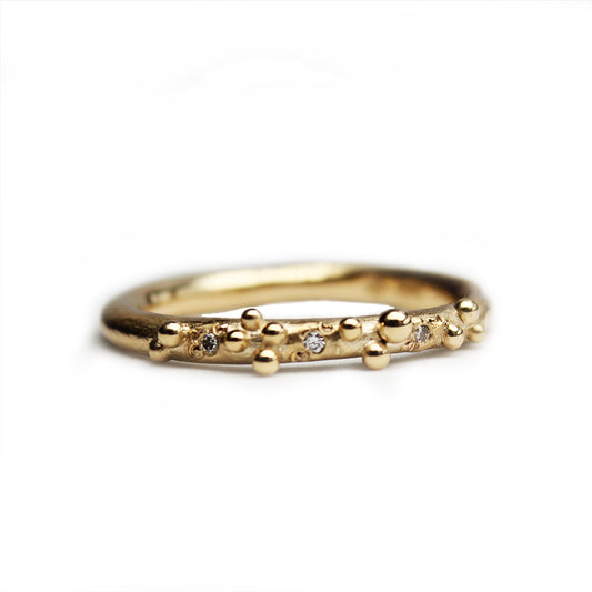 Granule gold ring with diamonds